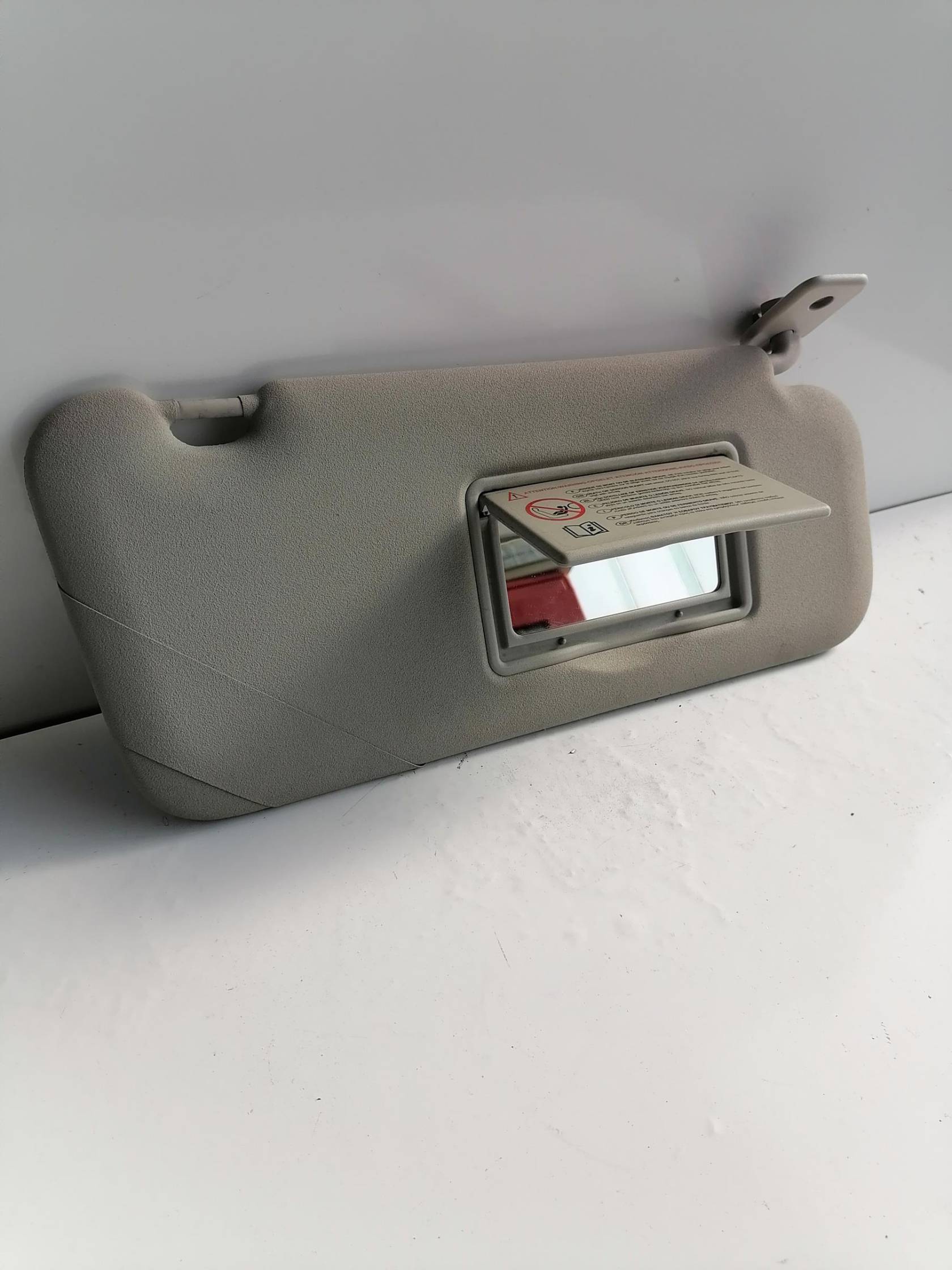 Aletta parasole parabrezza dx.